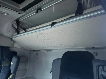 Tractor unit Mercedes-Benz Actros 1840 4X2 679.306KM NL Truck: picture 4