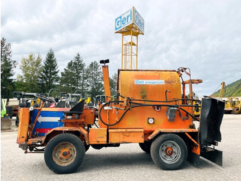 Asphalt distributor