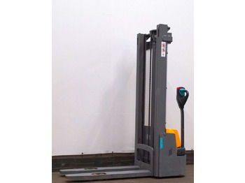 Stacker JUNGHEINRICH EJC
