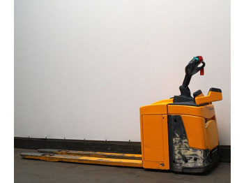 Pallet truck Jungheinrich ERE225: picture 2