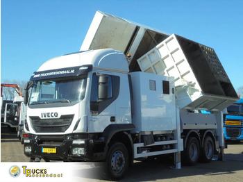 Vacuum truck IVECO Trakker