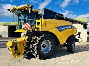 Combine harvester NEW HOLLAND