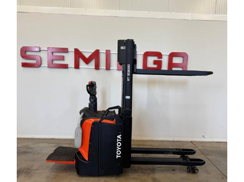 Stacker Toyota 10918 SPE120L: picture 4 Stacker Toyota 10918 SPE120L: picture 4