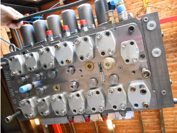 Hydraulic valve NEW HOLLAND