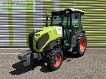 Farm tractor CLAAS Nexos 220