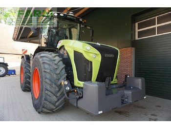 Farm tractor CLAAS xerion 4000 trac TRAC: picture 2