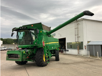 Combine harvester JOHN DEERE T560