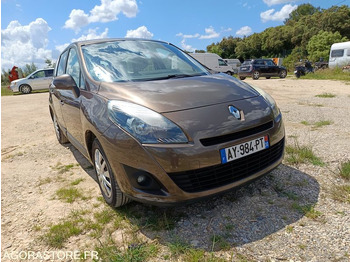 Car RENAULT