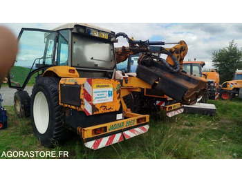 Farm tractor RENAULT