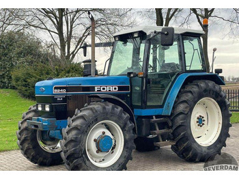 Farm tractor Ford 8240: picture 1