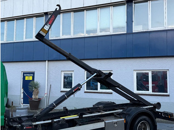 Hook lift truck Mitsubishi Canter 7C18 - EURO 6 + HIAB 5 TON HOOKLIFT: picture 4