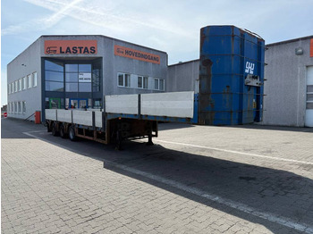 Low loader semi-trailer