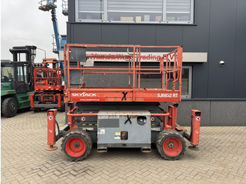 Scissor lift SKYJACK