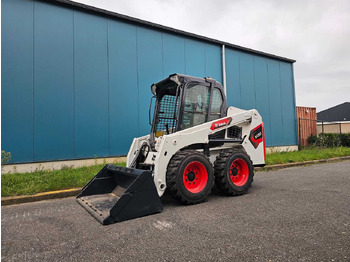 Compact track loader BOBCAT S450