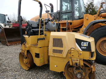 Road roller CATERPILLAR CB24