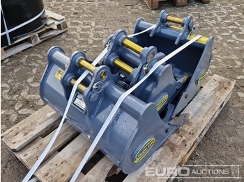 New Bucket Unused Strickland 24", 18", 12" Bucket Set to suit Kubota KX15 (3 of): picture 3 New Bucket Unused Strickland 24", 18", 12" Bucket Set to suit Kubota KX15 (3 of): picture 3