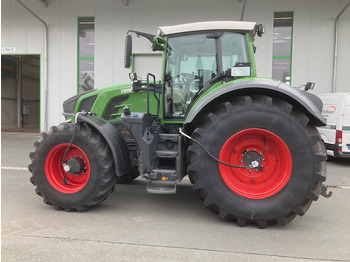 Farm tractor FENDT 824 Vario