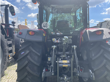 Farm tractor Massey Ferguson 5711M Dyna-4 4WD Cab: picture 2