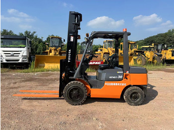 Diesel forklift TOYOTA GENEO30: picture 3 Diesel forklift TOYOTA GENEO30: picture 3