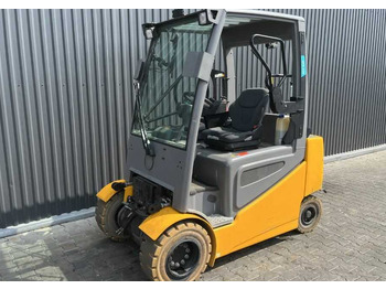 Electric forklift JUNGHEINRICH EFG