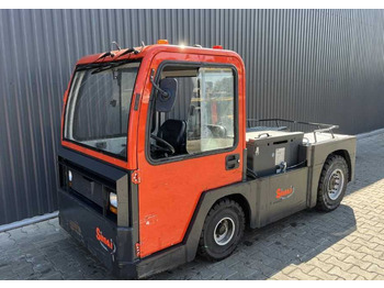 Tow tractor