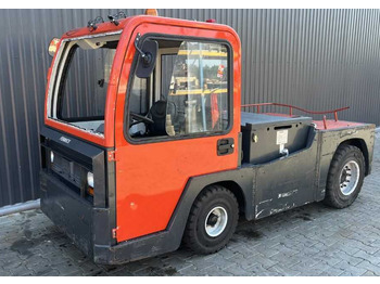 Tow tractor