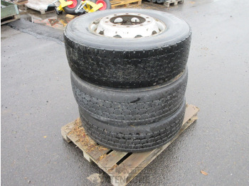 Wheel and tire package for Construction machinery Renkaat vanteilla 315/70 R22,5 3kpl: picture 2