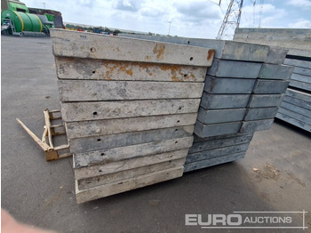 Asphalt machine 1m x 3m Concrete Shuttering (2 Bundles of), 0.45m x 3.5m Concrete Shuttering (1 Bundle of), 0.25m x 3.50m Concrete Shuttering (1 of): picture 2