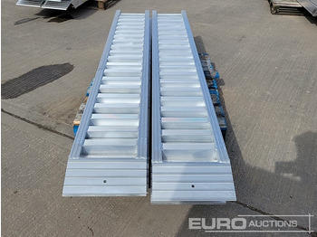 Construction equipment Unused Aluminium Low Loader Ramps (4 of): picture 4