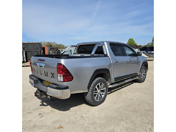 Pickup truck Toyota Hillux: picture 3