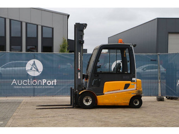 Electric forklift JUNGHEINRICH EFG