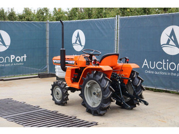 Farm tractor Kubota B1502DT: picture 4