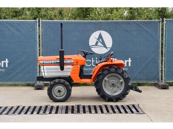 Farm tractor Kubota B1502DT: picture 2