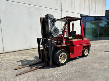 Diesel forklift Nissan FD40: picture 1