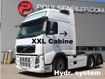 Tractor unit Volvo FH700 XXL: picture 1