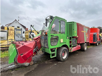 Forage mixer wagon STRAUTMANN