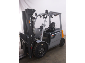 Electric forklift STILL
