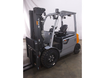 Electric forklift STILL