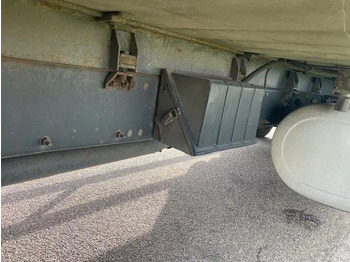 Refrigerator truck Volvo FM 330 koel vries 2 temperaturen ,CARRIER,met tussenwand, zijdeur en laadklep: picture 5