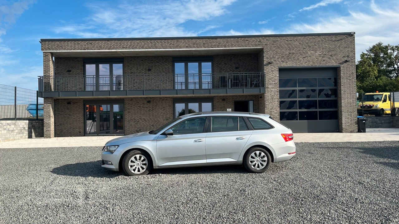 Skoda Superb Combi Active - Station wagon: picture 1 Skoda Superb Combi Active - Station wagon: picture 1