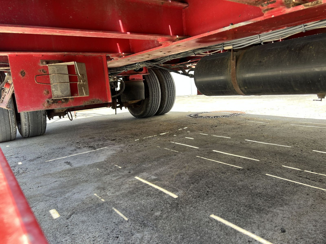 3 Achs Tiefladeranhänger mit gerader Ladefläche - Low loader trailer: picture 5 3 Achs Tiefladeranhänger mit gerader Ladefläche - Low loader trailer: picture 5