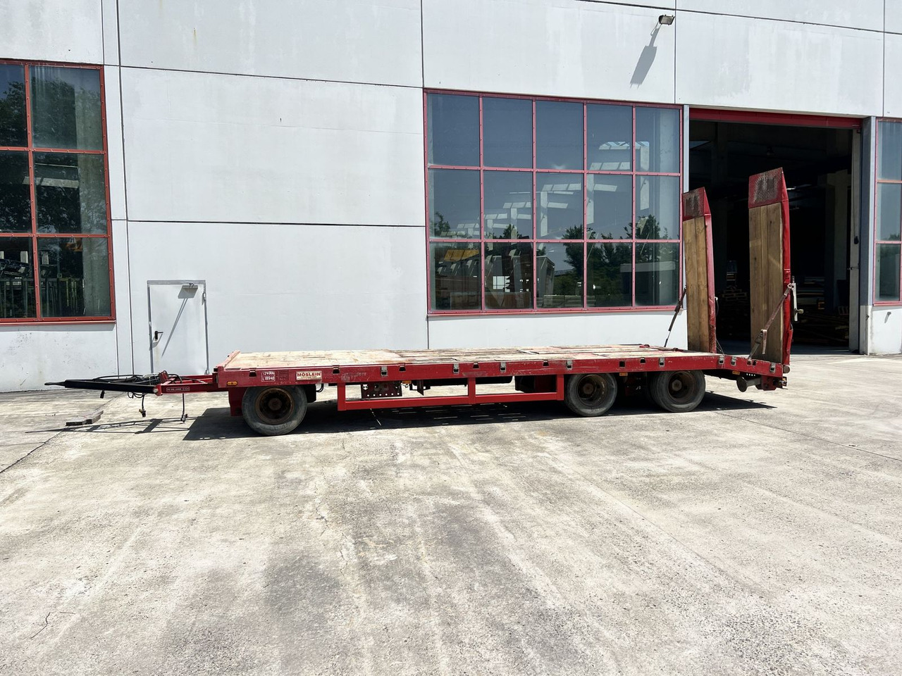 3 Achs Tiefladeranhänger mit gerader Ladefläche - Low loader trailer: picture 1 3 Achs Tiefladeranhänger mit gerader Ladefläche - Low loader trailer: picture 1