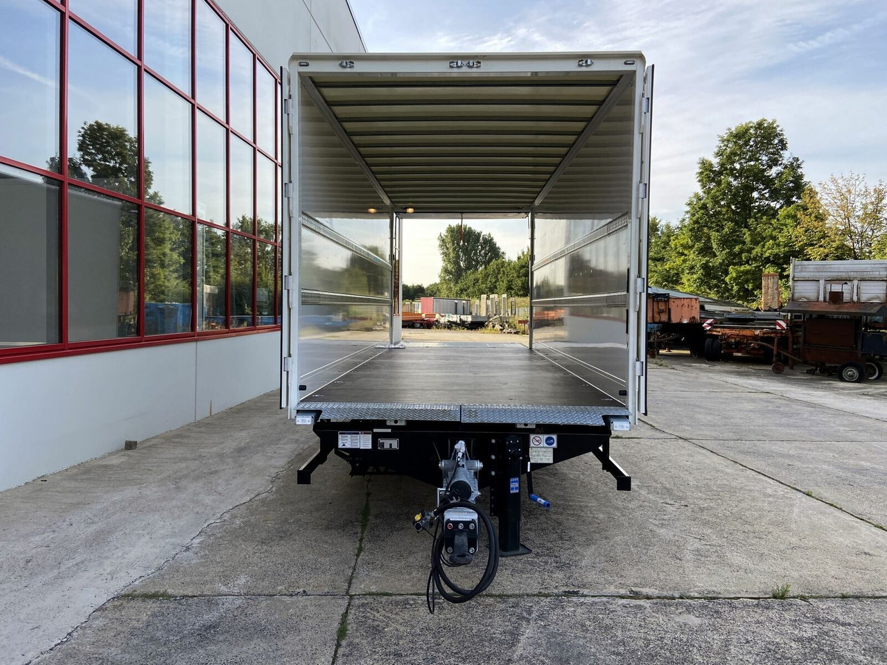 Closed box trailer Möslein  NEUER Tandem Koffer, Ladebordwand+ Durchladbar: picture 11
