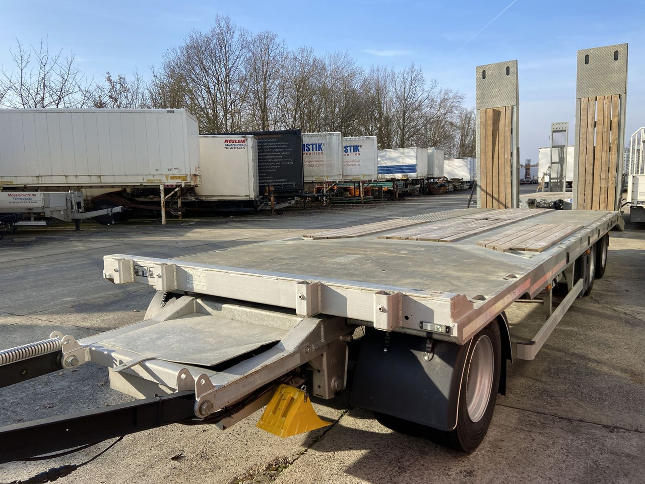 Möslein Neuwertig 3 Achs Tieflader 8,10 m Ladefläche - Low loader trailer: picture 1 Möslein Neuwertig 3 Achs Tieflader 8,10 m Ladefläche - Low loader trailer: picture 1