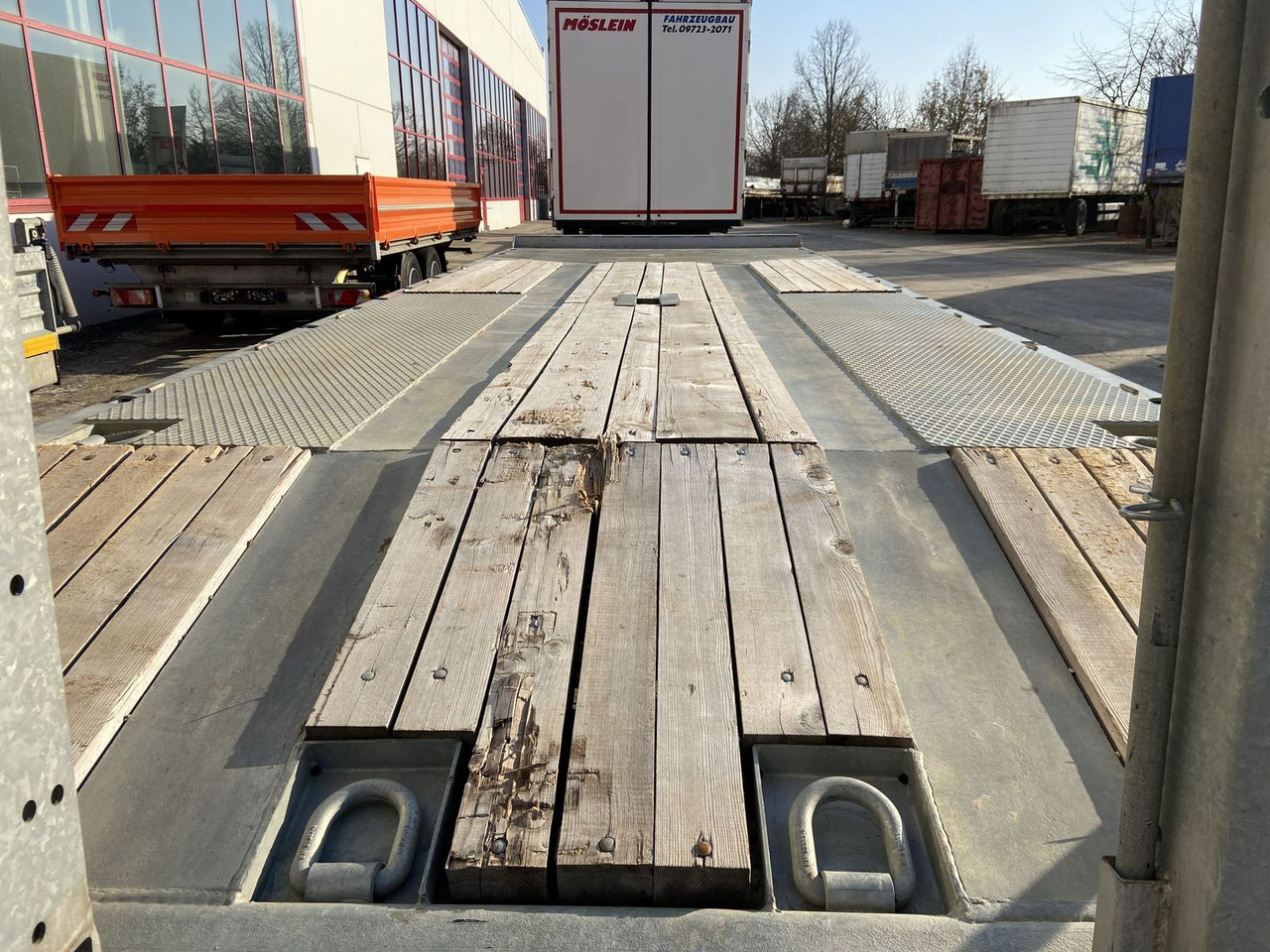 Möslein Neuwertig 3 Achs Tieflader 8,10 m Ladefläche - Low loader trailer: picture 4 Möslein Neuwertig 3 Achs Tieflader 8,10 m Ladefläche - Low loader trailer: picture 4