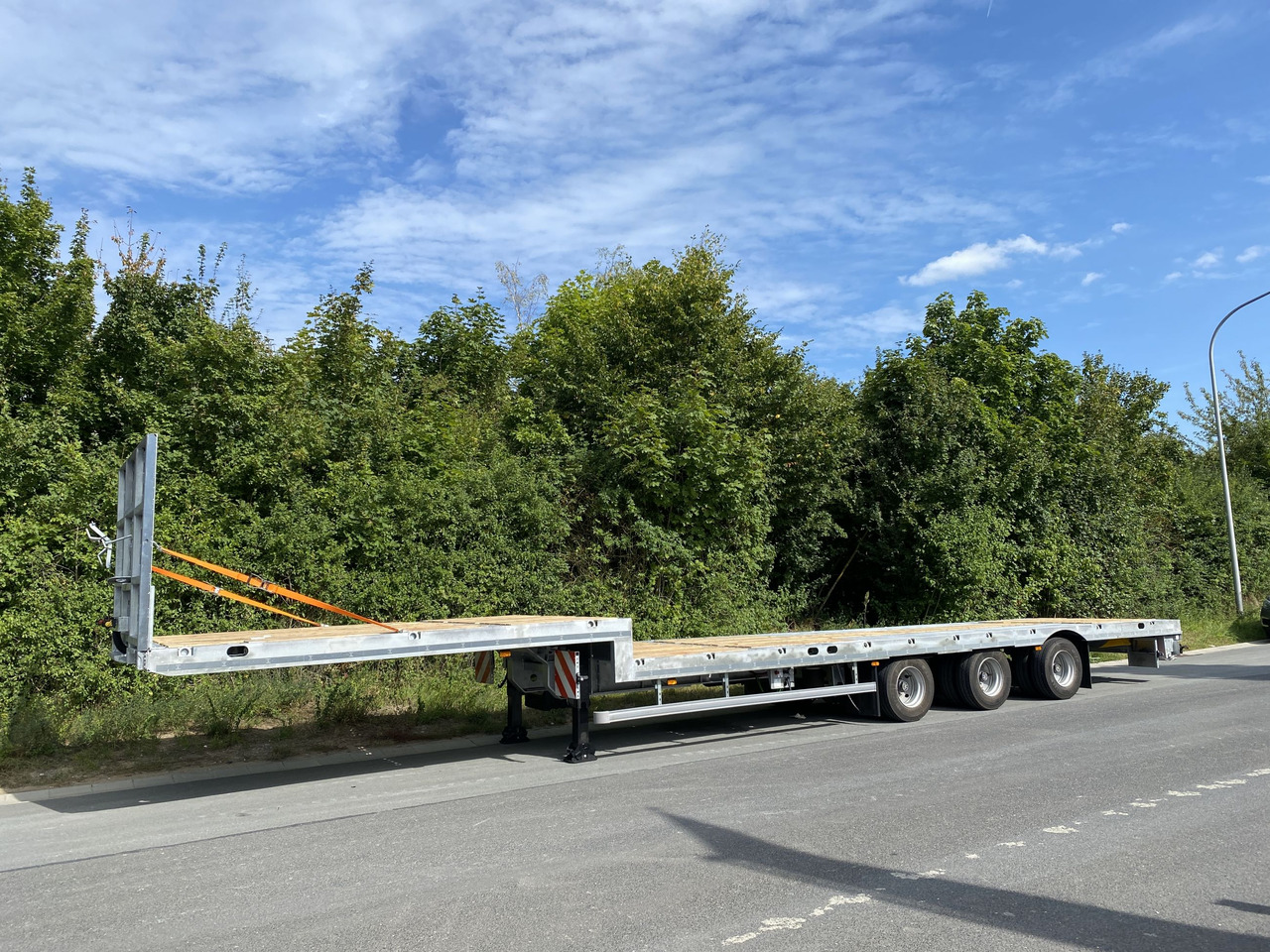 Möslein ST 3-Plato 9,4 3 Achs Satteltieflader Plato 45 t GGfür Fertigteile, Baumaschinen oder Container - Dropside/ Flatbed semi-trailer: picture 1 Möslein ST 3-Plato 9,4 3 Achs Satteltieflader Plato 45 t GGfür Fertigteile, Baumaschinen oder Container - Dropside/ Flatbed semi-trailer: picture 1