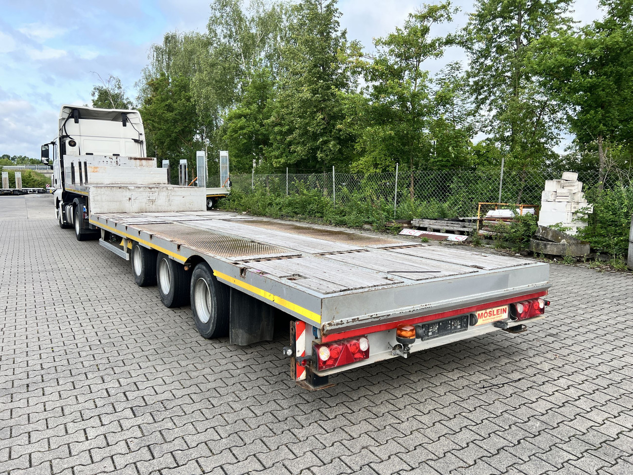 Low loader semi-trailer for transportation of heavy machinery Möslein STO 3 Schwebheim  3 Achs Satteltieflader: picture 6