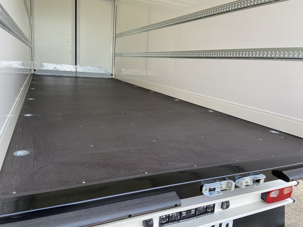 Möslein TKO 105 D 7m weiß Tandem- Koffer, Durchladbar, -- Neufahrzeug -- - Closed box trailer: picture 4 Möslein TKO 105 D 7m weiß Tandem- Koffer, Durchladbar, -- Neufahrzeug -- - Closed box trailer: picture 4