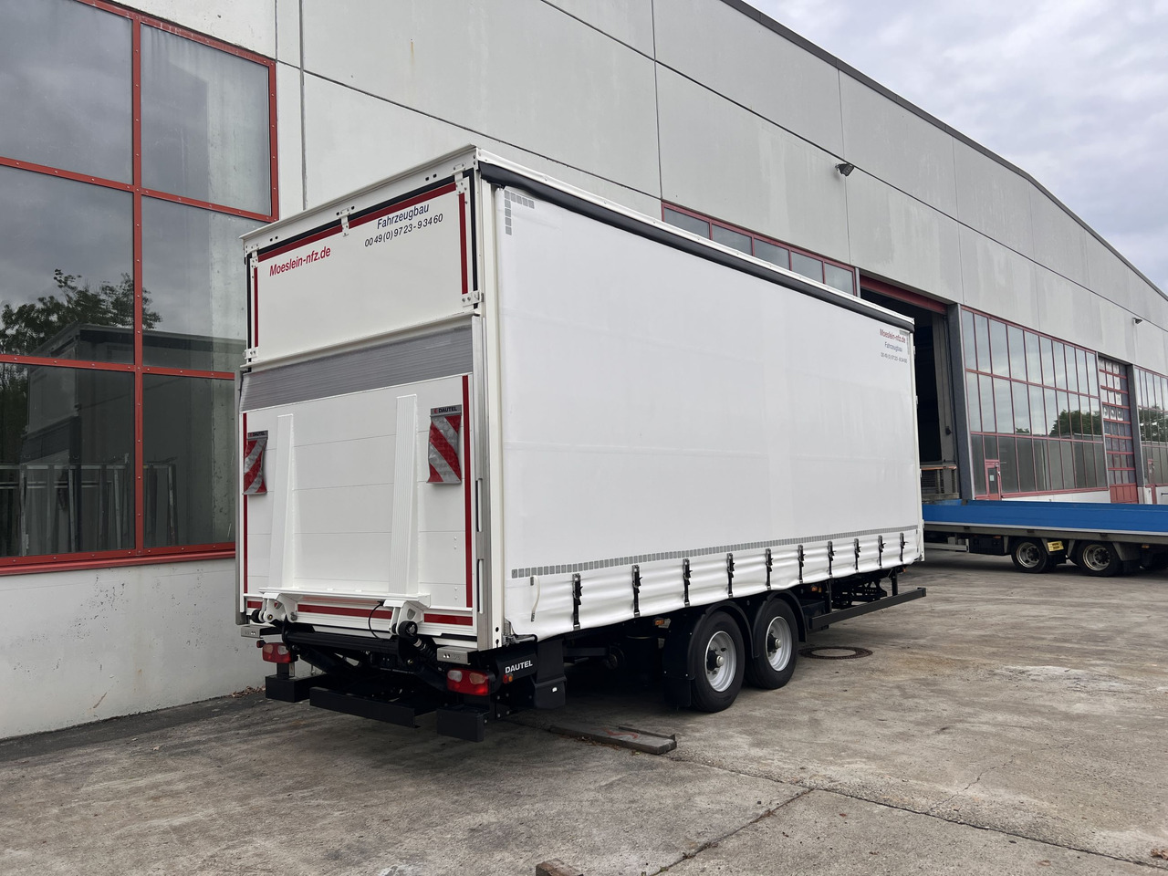 Möslein TPS 105 D-L  Planenanhänger, Ladebordwand + Durchladbar neuwertig - Curtainsider trailer: picture 2 Möslein TPS 105 D-L  Planenanhänger, Ladebordwand + Durchladbar neuwertig - Curtainsider trailer: picture 2