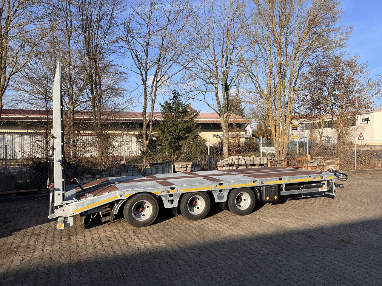 Möslein TT 34 Zugrohr Gerade 34 t GG Tridem- Tieflader 3 Achs, gelenktNeufahrzeug - Low loader trailer: picture 4 Möslein TT 34 Zugrohr Gerade 34 t GG Tridem- Tieflader 3 Achs, gelenktNeufahrzeug - Low loader trailer: picture 4